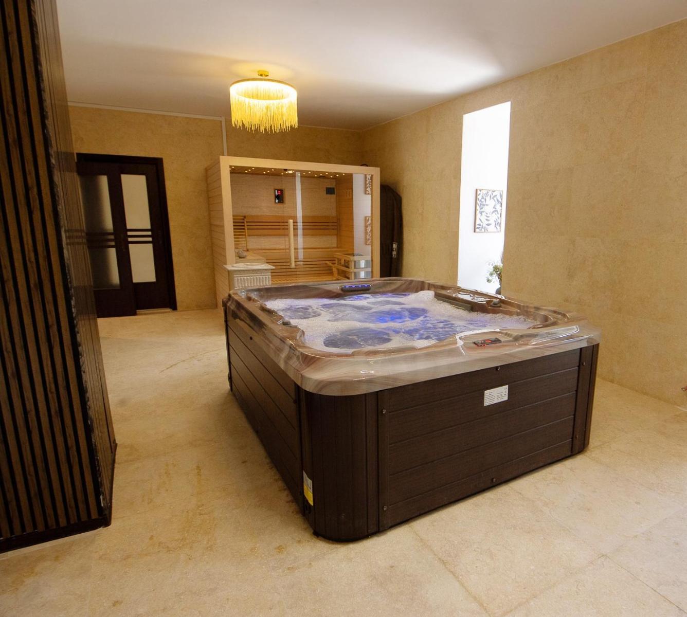 Hotel Coroana Moldovei Slănic-Moldova Eksteriør billede
