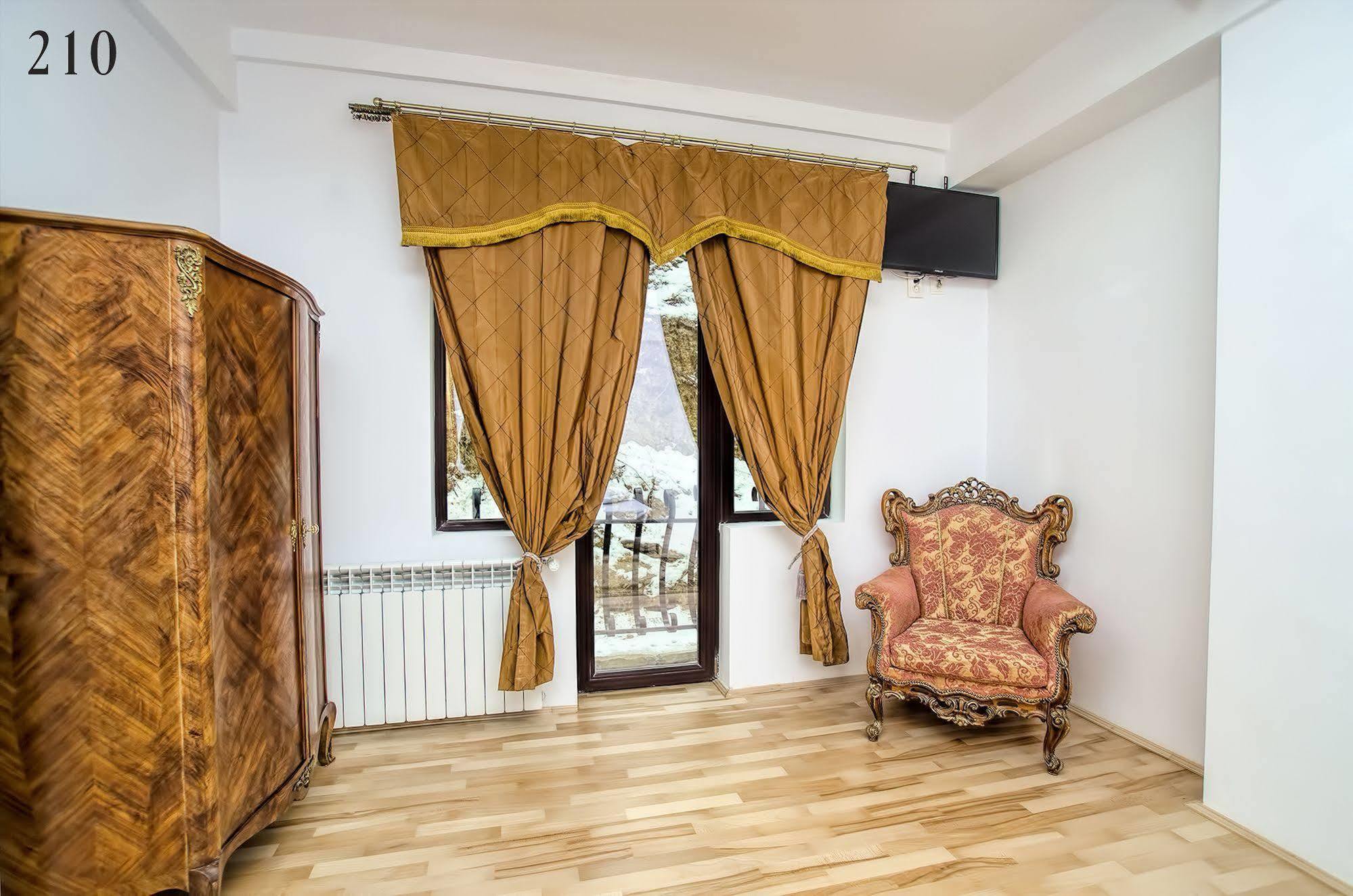Hotel Coroana Moldovei Slănic-Moldova Eksteriør billede
